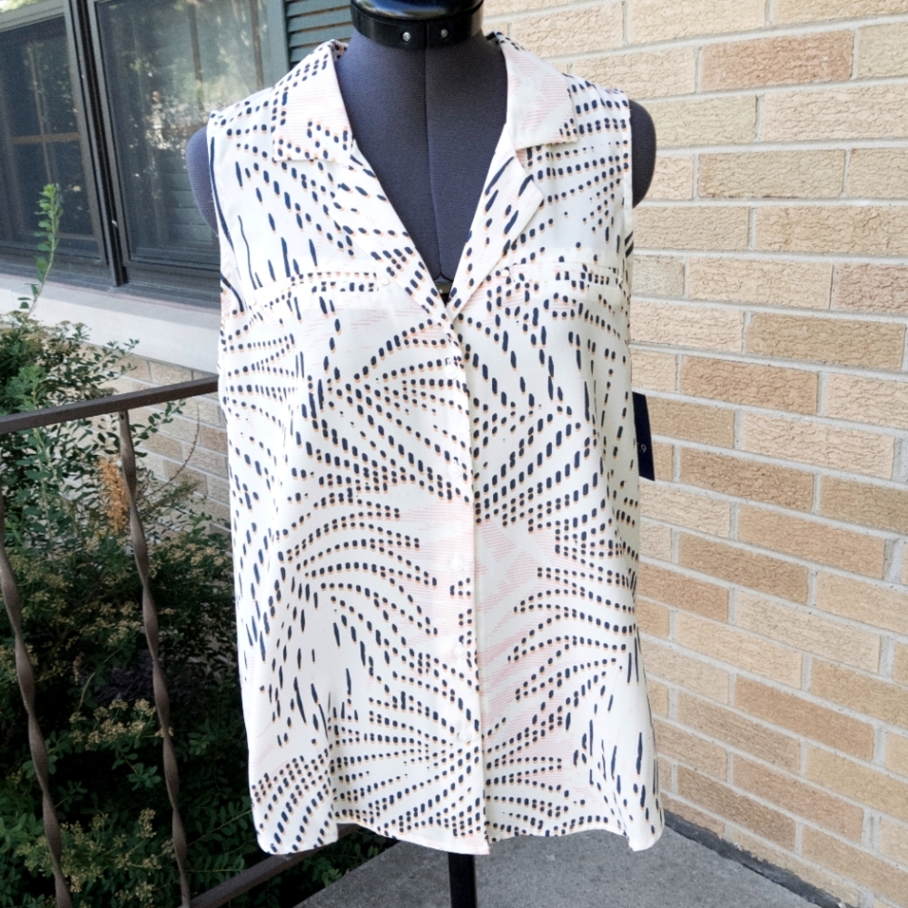 NWT Apt. 9 sleeveless v-neck high-low top